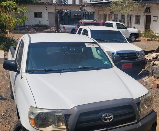 "كهرباء عدن" تتسلم سيارات نقل للتجاوب مع بلاغات الأعطال