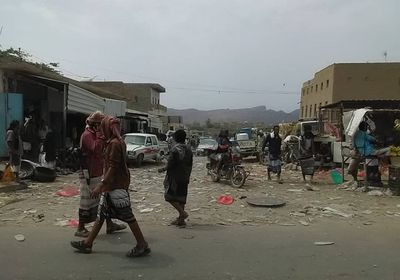 المخلفات تعيق النشاط التجاري في المحفد