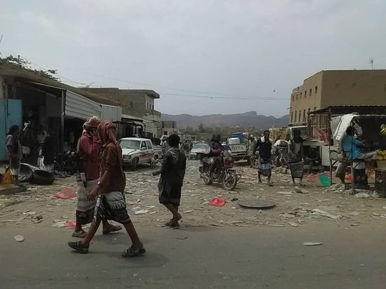 المخلفات تعيق النشاط التجاري في المحفد