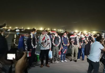 عودة الجالية المصرية والبعثة الأزهرية للقاهرة من كابول
