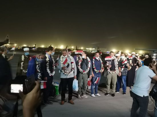 عودة الجالية المصرية والبعثة الأزهرية للقاهرة من كابول
