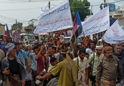 طورالباحة تحتج على فساد الإخوان.. وتطالب بطردهم