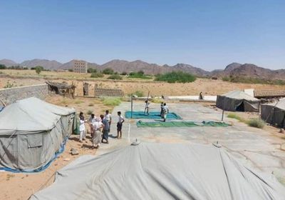 غرباء على أرضهم.. طلاب مرخة بمخيم لاجئين للدراسة