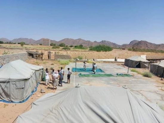 غرباء على أرضهم.. طلاب مرخة بمخيم لاجئين للدراسة