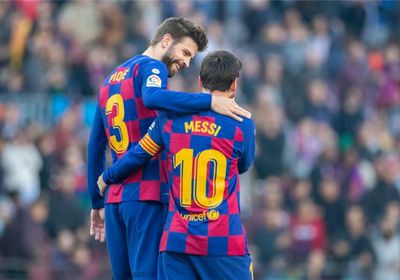 بيكيه يشتري نقل مباريات الدوري الفرنسي من أجل ميسي