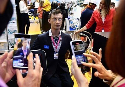 روسيا: روبوت على هيئة إنسان في "منتدى الجيش2021"