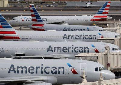 شركة طيران أمريكية تفرض رسومًا مالية على موظفيها غير المطعمين