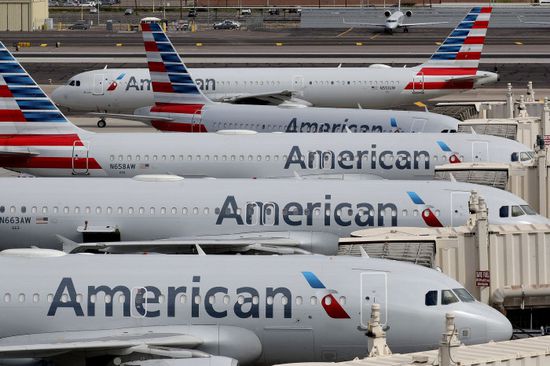 شركة طيران أمريكية تفرض رسومًا مالية على موظفيها غير المطعمين