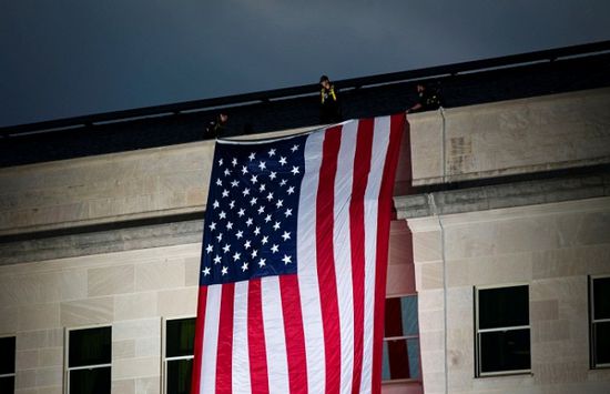 تكريما لضحايا انفجار كابول.. تنكيس الأعلام في أمريكا