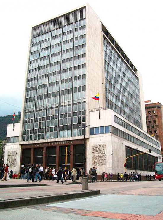 استقالة مسؤولة بالبنك المركزي في كولومبيا من منصبها