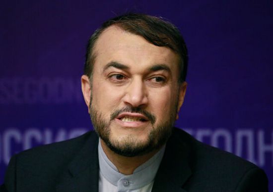 صحفي يستنكر تصرفات وزير خارجية إيران بقمة بغداد