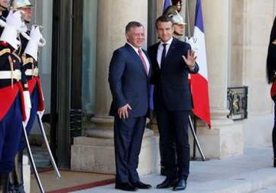 العاهل الأردني والرئيس الفرنسي يبحثان القضايا المشتركة