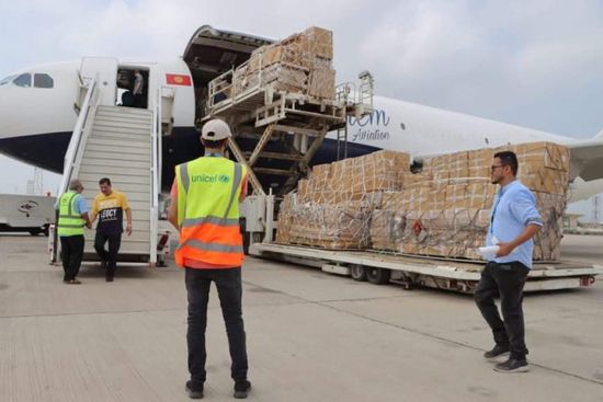 وصول شحنة من لقاحات كورونا لمطار عدن