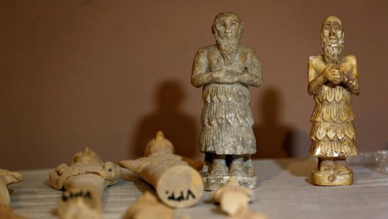 مصر.. ضبط كمية كبيرة من القطع الأثرية في منزل بأسيوط