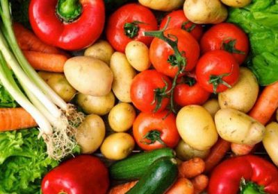 استقرار أسعار الخضروات والفواكه بأسواق عدن اليوم الأربعاء
