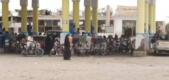 نقص المحروقات يجبر محطات أبين على الإغلاق