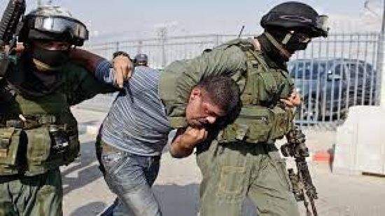 اعتقال ثلاثة فلسطينيين من محافظة الخليل