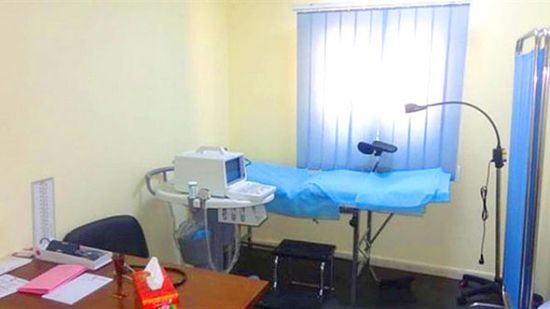 مليشيا الشرعية تعتدي على طبيب مقعد بعيادته