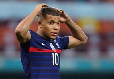 مبابي يغادر معسكر منتخب فرنسا مصابا