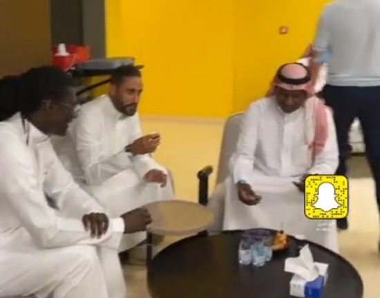 الجابر وعبدالله وجوميز يدعمون المنتخب السعودي ضد فيتنام