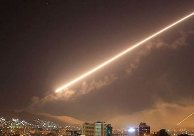 الدفاعات السورية تتصدى لصواريخ معادية بسماء دمشق