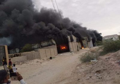 حريق هائل في سيئون.. والدفاع المدني بلا حيلة