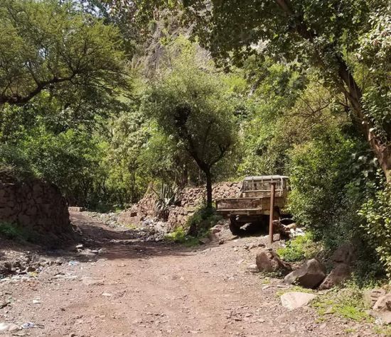 إغلاق طريق الأقروض في تعز للأسبوع الثاني