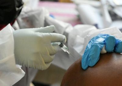 براون: الدول الغنية تخزن أعداد كبيرة من جرعات لقاحات