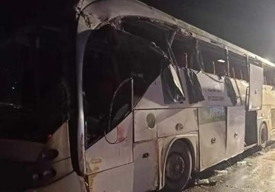 مصر.. مصرع وإصابة العشرات إثر انقلاب حافلة بطريق السويس