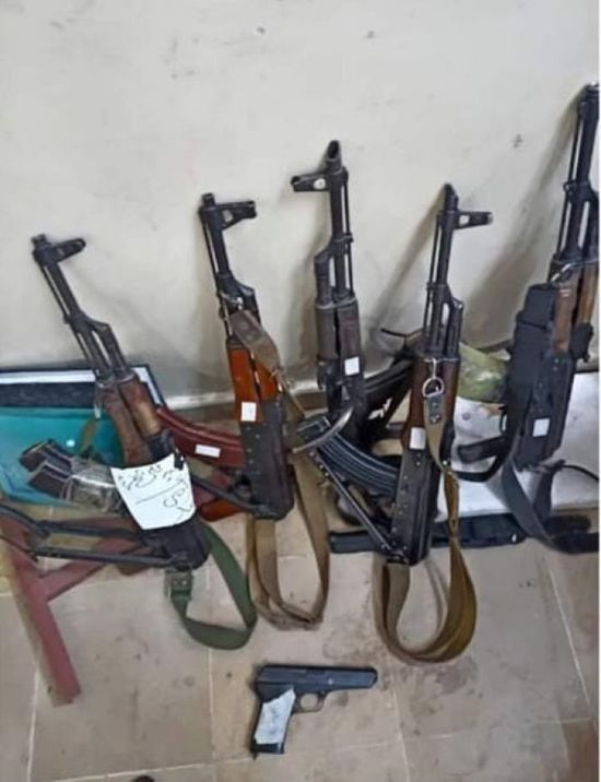 دوريات أمنية بعدن تضبط قطع أسلحة غير مرخصة