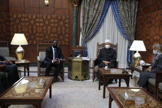  تفاصيل لقاء شيخ الأزهر بمستشار الأمن القومي النيجيري