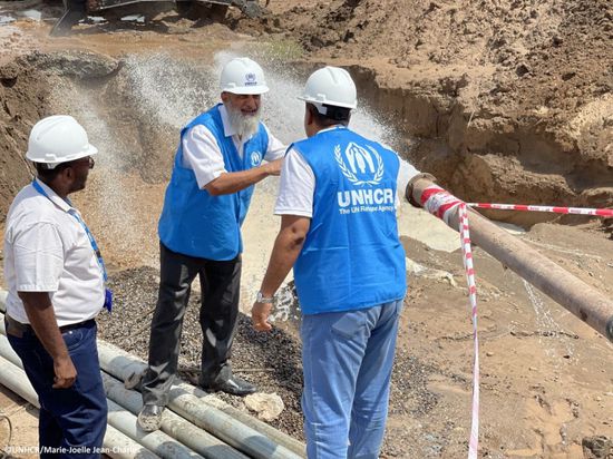 مفوضية اللاجئين تزود 3 آبار في البساتين بمحركات