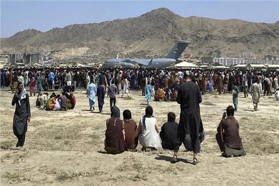  التشيك تكرم دبلوماسيين لجهودهم في إخلاء سفارتها بأفغانستان