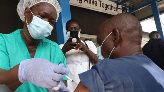 حكومة زيمبابوي لـموظفيها: الاستقالة أو تطعيم ضد كورونا