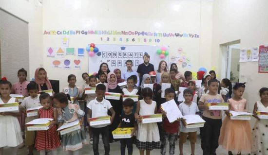 اجتياز 40 طالبا دورة رياض الأطفال بمركز سقطرى