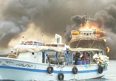 مصر.. حريق ضخم يلتهم 7 مراكب صيد في البحر الأحمر