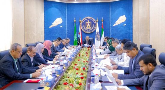 "الانتقالي": الشرعية تمارس العقاب الجماعي.. ويحذر من أجندة حوثية إخوانية