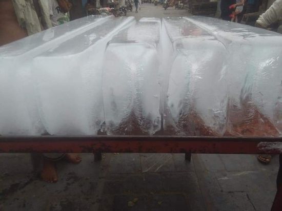 ماكينة أزمات عديو ترفع أسعار الثلج لـ 5000 ريال