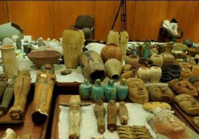 مصر.. ضبط 54 قطعة أثرية داخل سرداب منزل في أسيوط