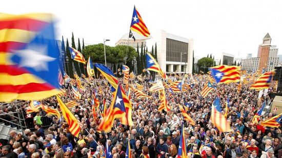 أنصار انفصال كاتالونيا يتظاهرون في برشلونة