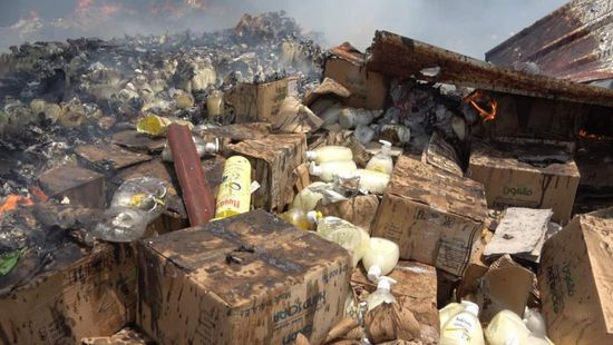 "النقل" تندد بالقصف الصاروخي الحوثي على ميناء المخا