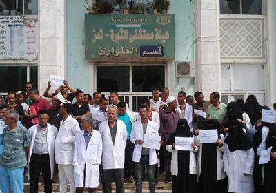 الاعتداءات الإخوانية تدفع أطباء "الثورة" للتلويح بالإضراب