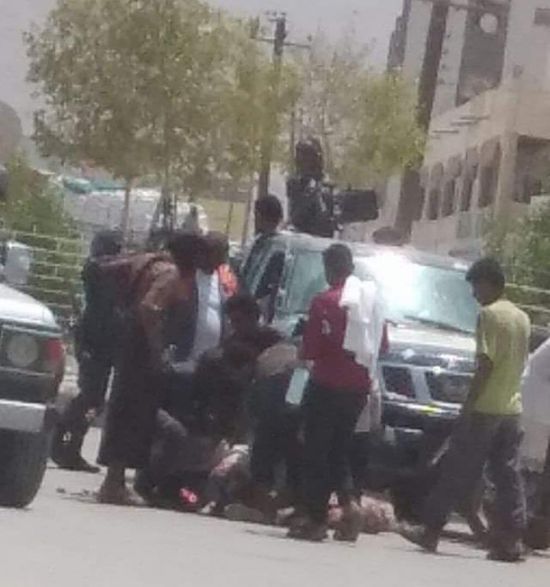 طقم إخواني يدهس مواطنًا تحت إطاراته في شبوة