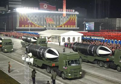 كوريا الشمالية تنجح في إطلاق صواريخ بعيدة المدى