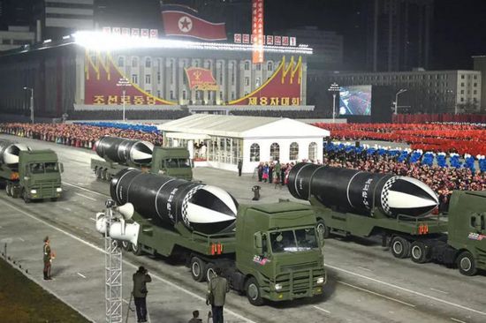 كوريا الشمالية تنجح في إطلاق صواريخ بعيدة المدى