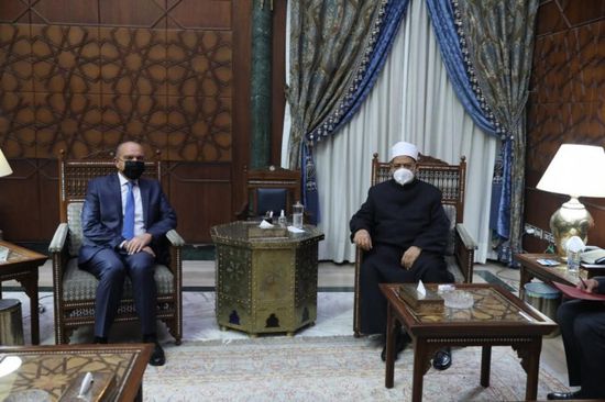 شيخ الأزهر يدعو إلى تطوير التعليم بالوطن العربي