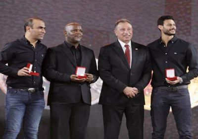  الأهلي يهدي "عملته" للمكرمين في احتفالية "النجمة العاشرة"