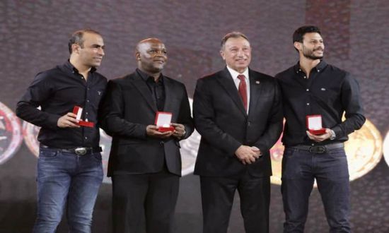  الأهلي يهدي "عملته" للمكرمين في احتفالية "النجمة العاشرة"