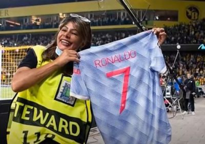  رونالدو يمنح هدية لموظفة أمن "أصابتها تسديدته"