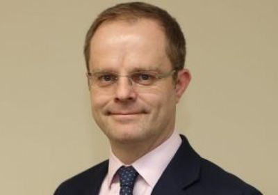  السفير البريطاني في مصر يشيد بالعلاقات بين البلدين